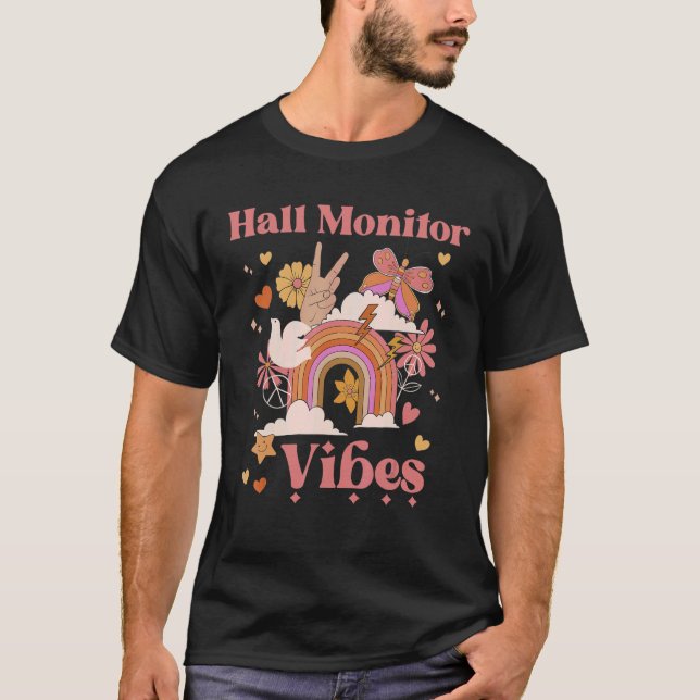 Camiseta Hall Monitor Vibes School Groovy Retro Boho Rainbo (Anverso)