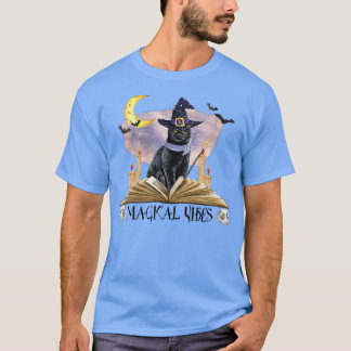 Camiseta Halloween Black Cat Witch Hat & Moon Magical Vibes