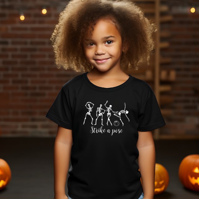 Camiseta Halloween Dancing Skeleton Strike A Pose Funny (Subido por el creador)