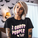 Camiseta Halloween de la graciosa gente fantasma<br><div class="desc">¡Acepta el humor fantasmal durante todo el año! 👻 Personalizar nuestro "I Ghost People" Tee con su toque único. ¡Prepárate para reír! 😄 #FunnyGhostTee</div>