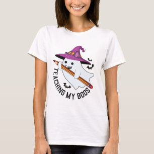 Camiseta Halloween enseñando mi diseño de boina