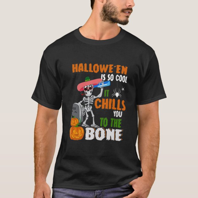 Camiseta Halloween Es Tan Guay Que Te Paga Al Hueso (Anverso)