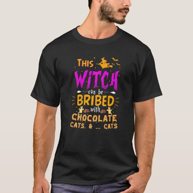 Camiseta Halloween Esta Bruja Puede Ser Sobornada Con Choco (Anverso)