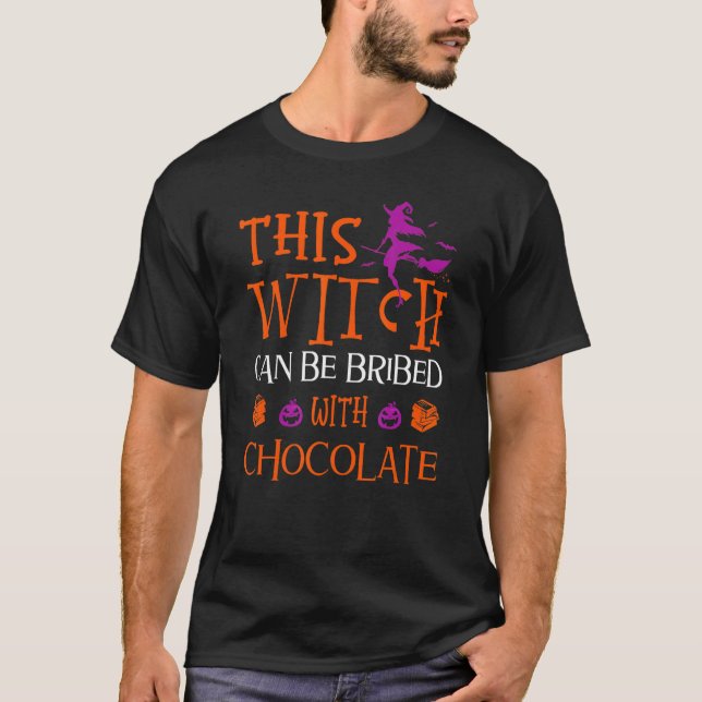 Camiseta Halloween Esta Bruja Puede Ser Sobornada Con Choco (Anverso)