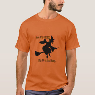 Camiseta Halloween Naranja Laughing Witch Broom Topography