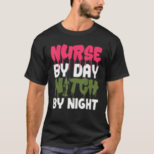Camiseta Halloween Nursing Nurse By Day Witch By Night Cool
