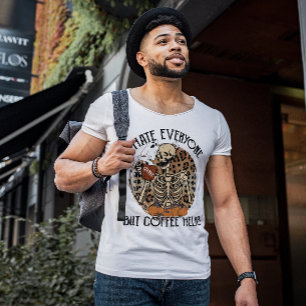 CAMISETA HALLOWEEN ODIO A TODOS PERO EL CAFÉ AYUDA