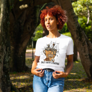 CAMISETA HALLOWEEN PERO PRIMERO CAFÉ   BEBIDA DE ESKELETON