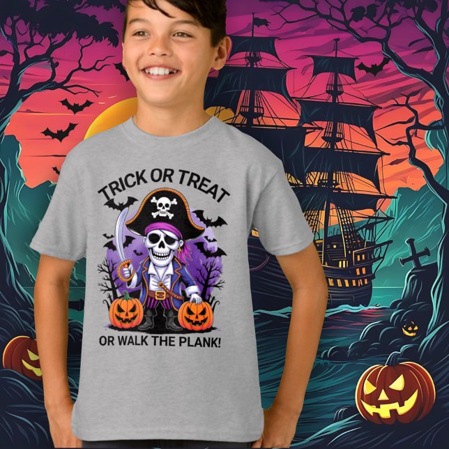 Camiseta Halloween Pirate Trick or Treat or Walk the Plank (Subido por el creador)