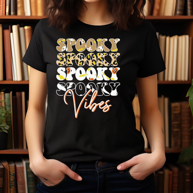 CAMISETA HALLOWEEN RETRO GROOVY SPOOKY VIBS (Subido por el creador)