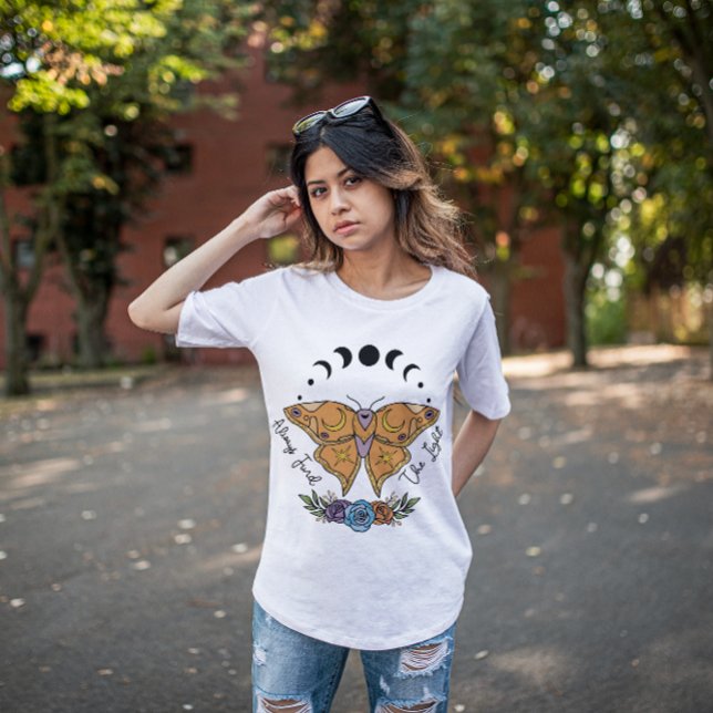 CAMISETA HALLOWEEN SIEMPRE ENCUENTRA UNA MARIPOSA CELESTIAL (Subido por el creador)