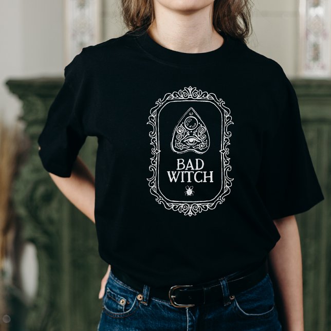 Camiseta Halloween sobre la tipografía de bruja mala (Subido por el creador)