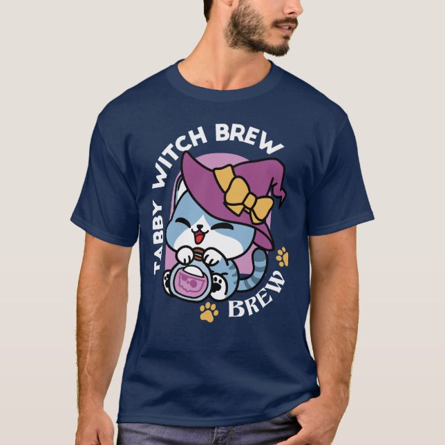 Camiseta Halloween Tabby Cat – Witch Hat & Potion Art (Anverso)