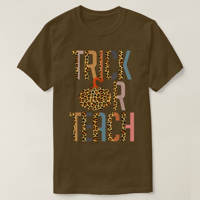 Camiseta Halloween Teacher Gift Trick O Teach Leoparg Pump (Diseño del anverso)