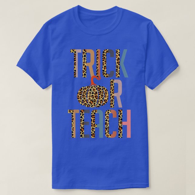 Camiseta Halloween Teacher Gift Trick Or Teach Leopard Pump (Diseño del anverso)