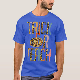 Camiseta Halloween Teacher Gift Trick Or Teach Leopard Pump