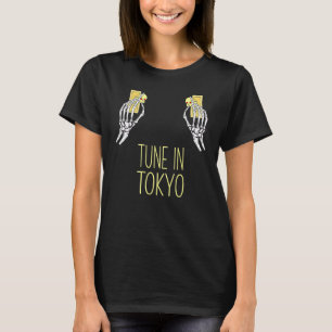 Camiseta Halloween Tune In Tokyo Skeleton Hands
