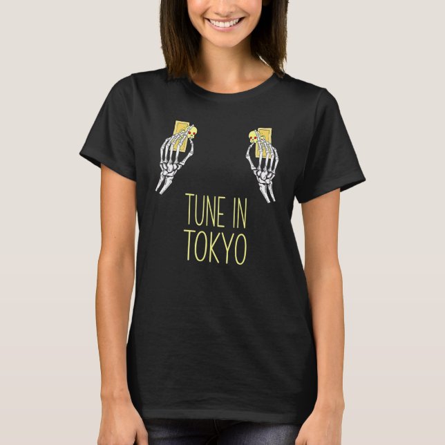 Camiseta Halloween Tune In Tokyo Skeleton Hands (Anverso)