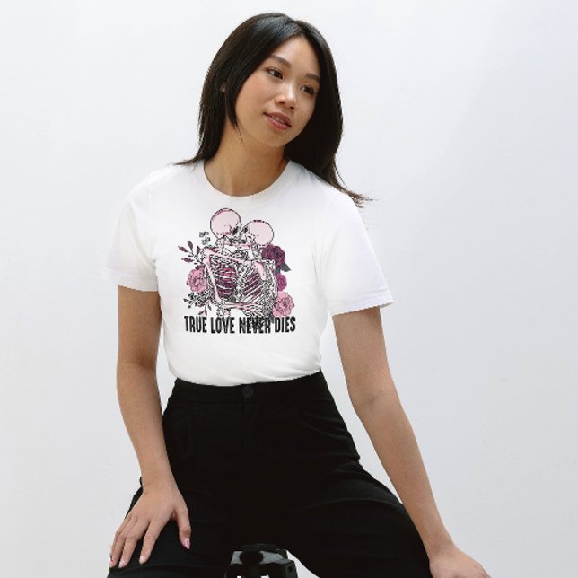 CAMISETA HALLOWEEN VERDADERO AMOR NUNCA MUERE | BESOS DE ES (Subido por el creador)