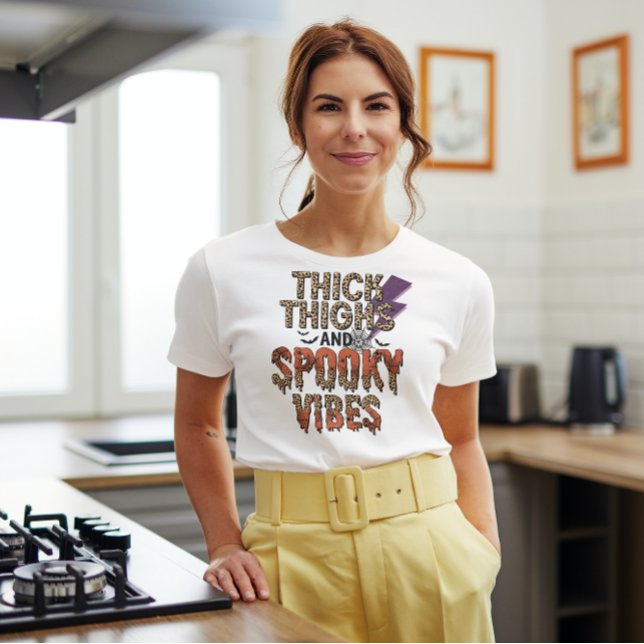 CAMISETA HALLOWEK THICK THIGHS Y SPOOKY VIBES LEOPARD (Subido por el creador)