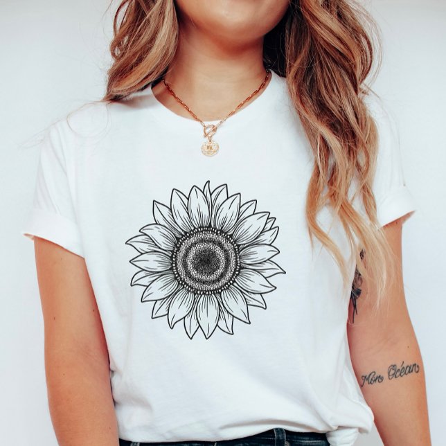 Camiseta Hand-Drawn Sunflower; Elegant Floral Summer (Subido por el creador)