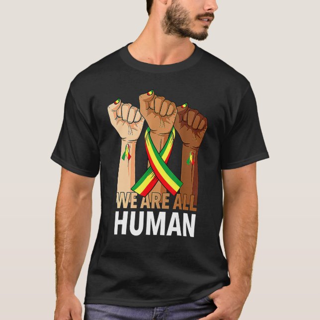 Camiseta Hand Fist We Are All Human African Pride Black His (Anverso)