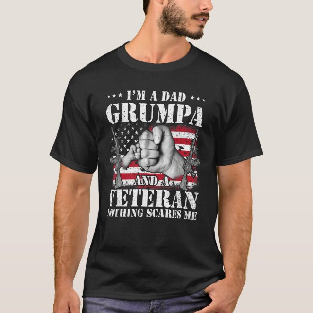 Camiseta Hands Flag I m A Dad Grumpa And A Veteran Nothing  (Anverso)