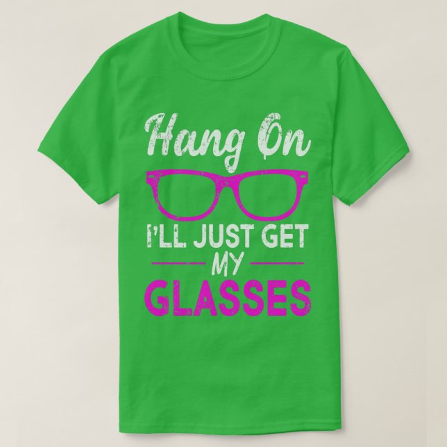 Camiseta Hang On Ill Just Get My Glasses (Diseño del anverso)