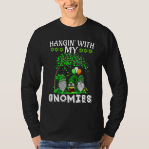 Camiseta Hangin' With My Gnomies Irish Gnomes Garden St Pat