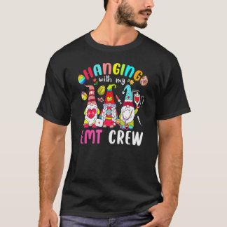 Camiseta Hanging With My Emt Crew Gnomies Nurse Easter Day
