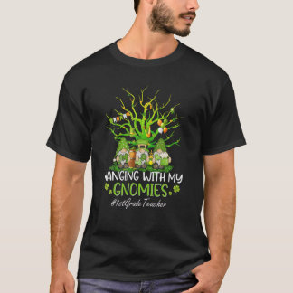 Camiseta Hanging With My Gnomies 1St Grade Teacher St Patri