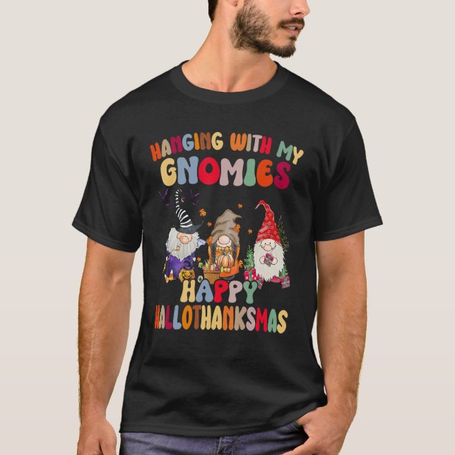 Camiseta Hanging With My Gnomies Happy Hallothanksmas Gnome (Anverso)