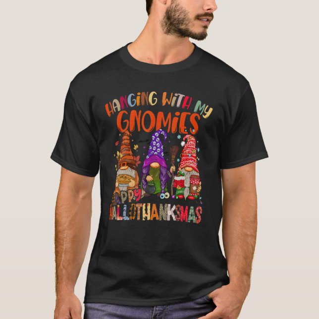 Camiseta Hanging With My Gnomies Happy Hallothanksmas Gnome (Anverso)