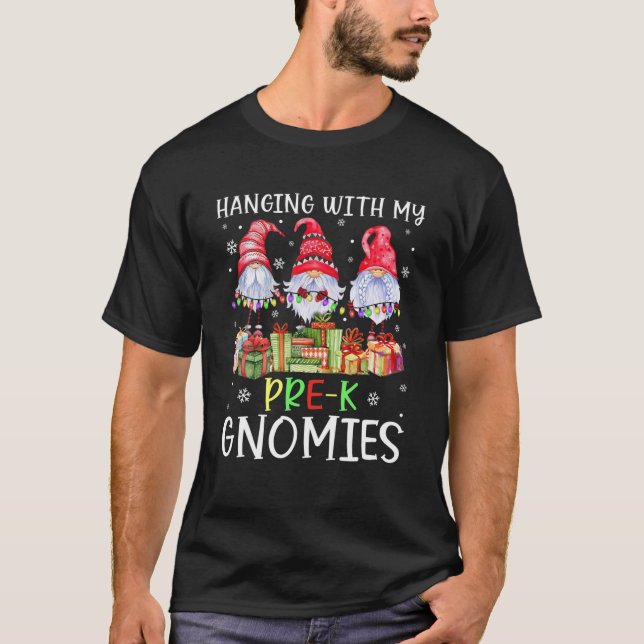Camiseta Hanging With My Pre-K Gnomies Funny Christmas Teac (Anverso)