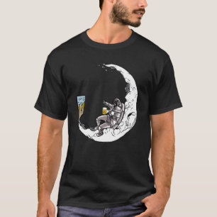 Camiseta Hank el Astronauta viendo televisión