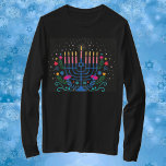 Camiseta Hannukah Menorah T-Shirt<br><div class="desc">Celebrar ocho días y ocho noches del Festival de las Luces con tarjetas y regalos de Hanukkah. El festival de las luces está aquí. Encienda la menorah, juegue con el dreidel y festín sobre los lagos y los suganiots. Celebra el espíritu de Hanukkah con amigos, familia y seres queridos deseándoles...</div>