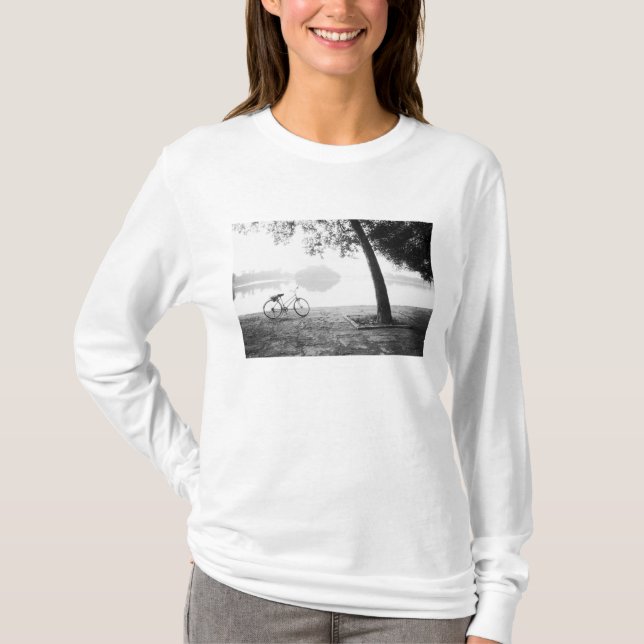 Camiseta Hanoi Vietnam, Bicicleta y Bay Parque Mau Lake Len (Anverso)