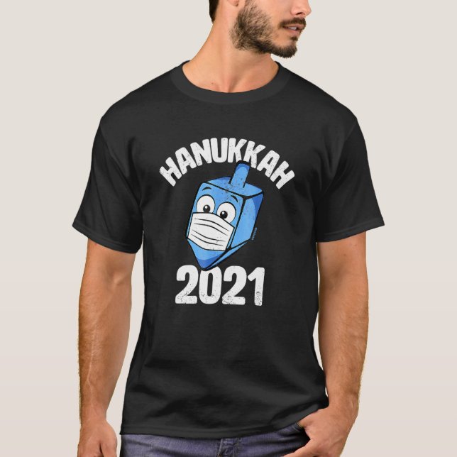 Camiseta Hanukkah 2021 Dreidel Wearing Face Mask Graphic (Anverso)