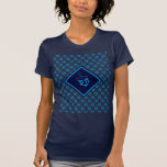 Camiseta Hanukkah Dreidel azul moderno<br><div class="desc">Moderna y elegante T-SHIRT de temática Hanukkah. El diseño muestra DREIDELS cian azul en un patrón de baldosas. En el centro hay un gran dreidel azul ciano. Se han previsto varias leggings para que puedas seguir siendo elegante mientras te relajas en temporada festiva. En la colección HANUKKAH by Berean Designs...</div>