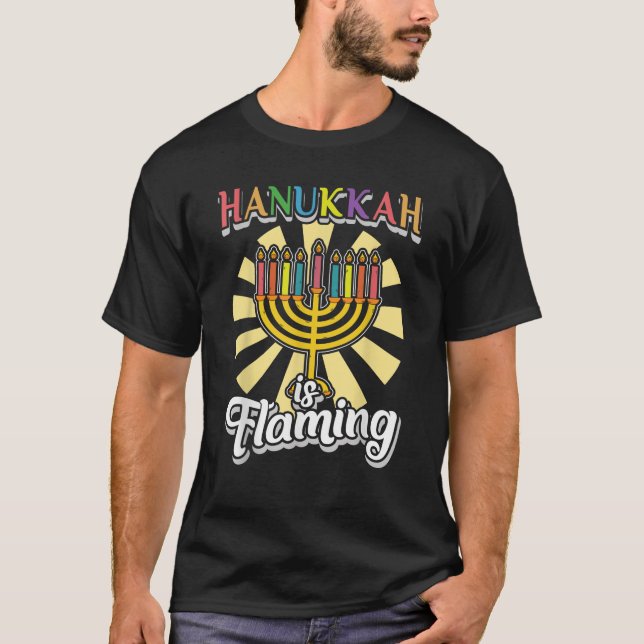 Camiseta Hanukkah Holiday Gay Pride LGBTQ Flag Dreidel Meno (Anverso)
