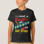 Camiseta Hanukkah Latke Dip Shirt/Dark Color Shirt<br><div class="desc">"... y un latke sumergido en la camiseta "Sour Cream". ¡Gracias por detenerse y por ir de compras! Muy apreciado. ¡Feliz Chanukah/Hanukkah! Estilo: Niños' Hanes TAGLESS® T-Shirt Esperen 'hasta que tengan este tee sin agallas en su hijo. Llevará su estilo diario a un nivel completamente nuevo, especialmente cuando lo personalizares...</div>