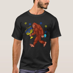 Camiseta Hanukkah Menorah Bigfoot Funny Yeti Chanukah Jewis