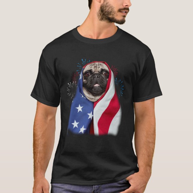 Camiseta Happy 4th Of July Pug Wearing American Flag Pride (Anverso)