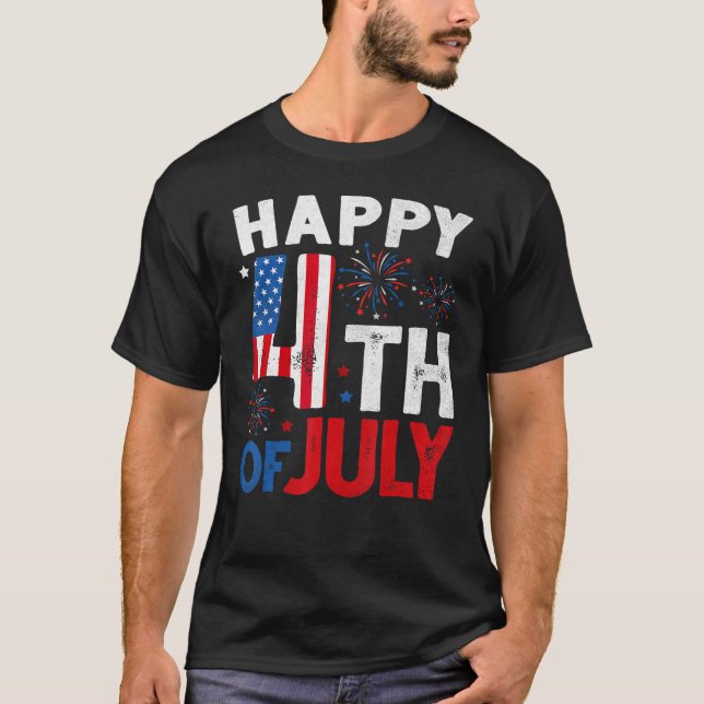 Camiseta Happy 4th Of July USA Flag Fireworks Firecrackers  (Anverso)