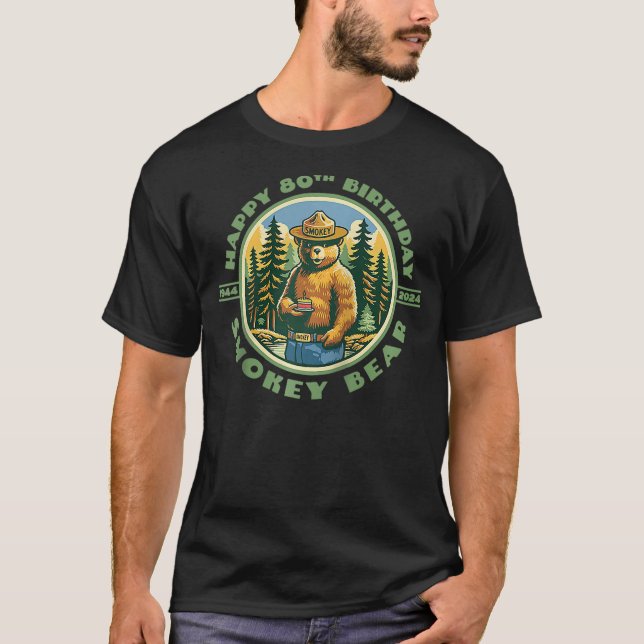 Camiseta Happy 80th Birthday Smokey Bear 1944-2024 Retro Cu (Anverso)