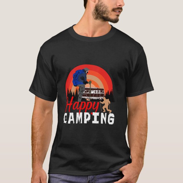 Camiseta Happy Camping Retro Sunset Hiking Adventure (Anverso)