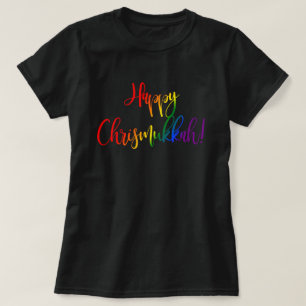 Camiseta Happy Chrismukkah LGBT Rainbow Flag Typography