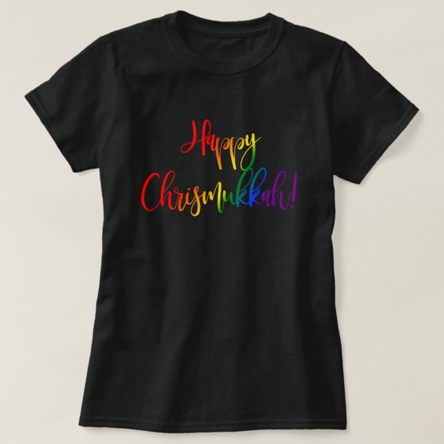Camiseta Happy Chrismukkah LGBT Rainbow Flag Typography (Diseño del anverso)