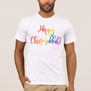 Camiseta Happy Chrismukkah LGBT Rainbow Flag Typography