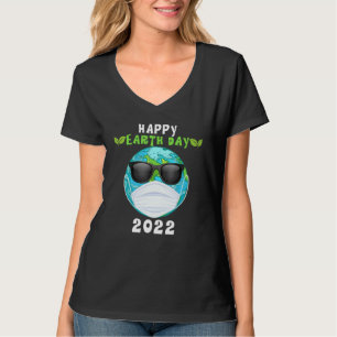 Camiseta Happy Earth Day 2022 Earth Wearing Mask Kids Todd